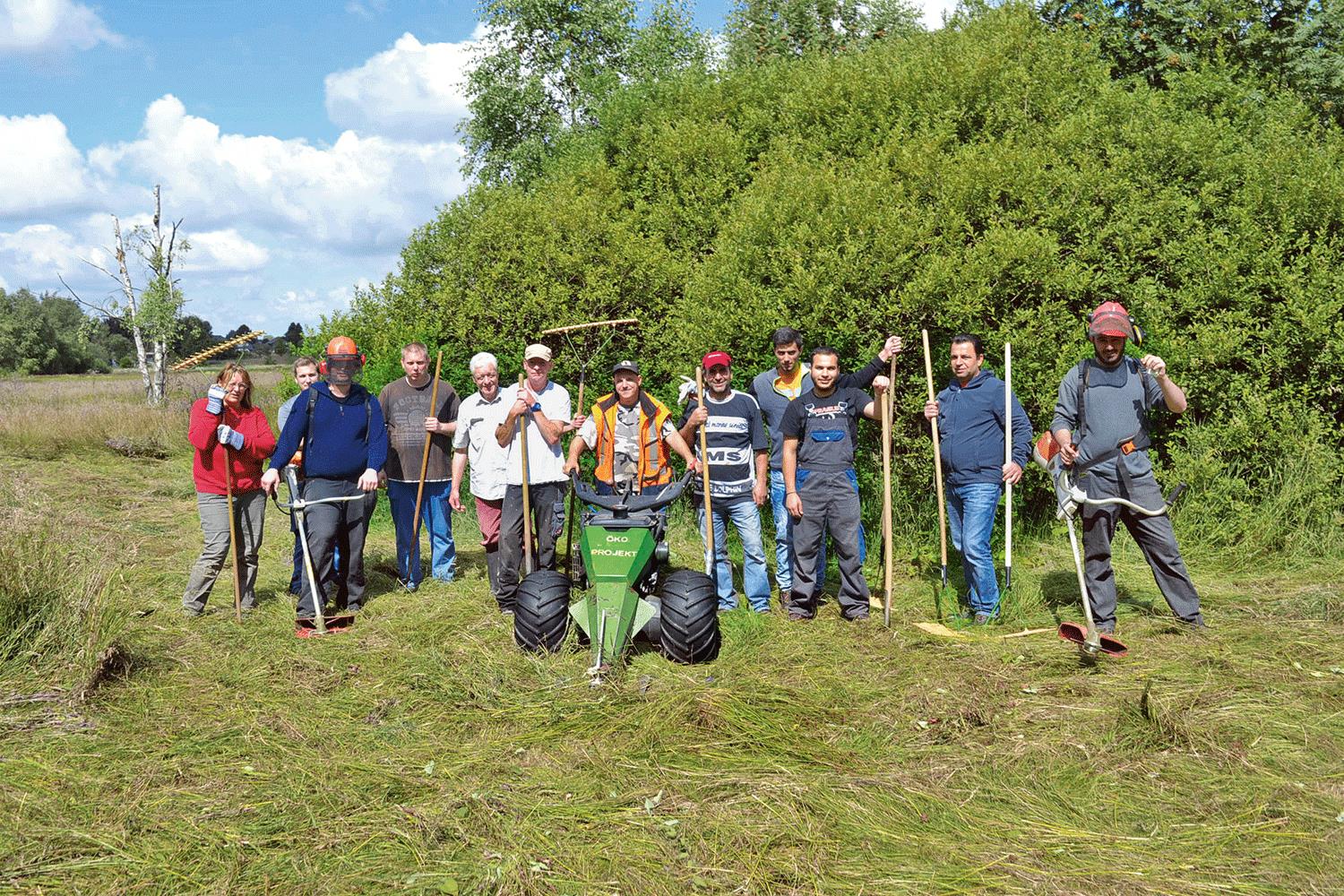 Menschen bei landwirtschaftlicher Arbeit