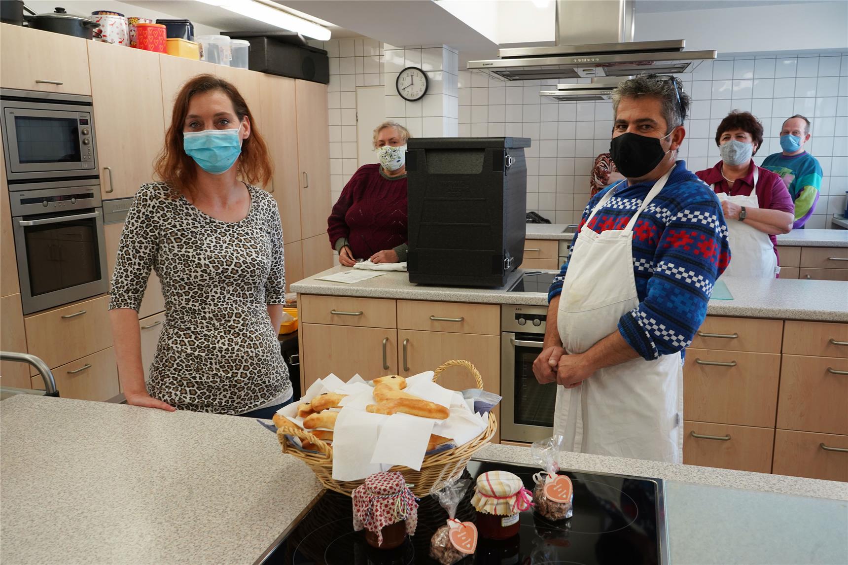 Das Team von „IN VIA Menü plus“ kocht seit Ausbruch der Pandemie mit viel Einsatz viermal die Woche für die Bahnhofsmission. 