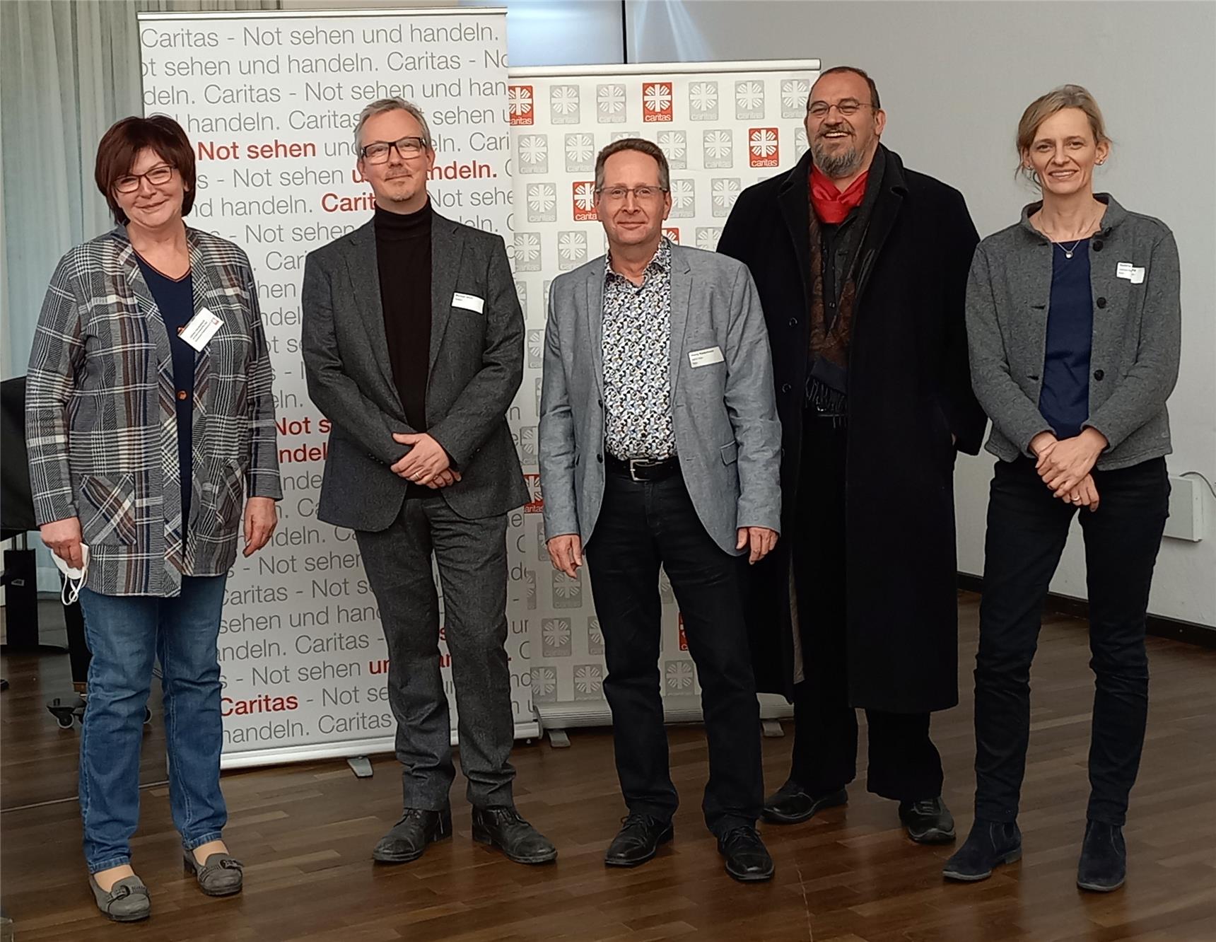 Auftakt für das Projekt zum Einsatz von Psychopharmaka in der Altenpflege in Schwerte (von links): Ulrike Hackenholt (Diözesan-Caritasverband Paderborn), Prof. Dr. Michael Isfort (DIP), Henry Kieschnick (Diözesan-Caritasverband Köln), Dr. Frank-Christian Hanke (Institut für Geriatrische Pharmazie Köln) und Stefanie Tubbesing (Caritas-Akademie Köln). 