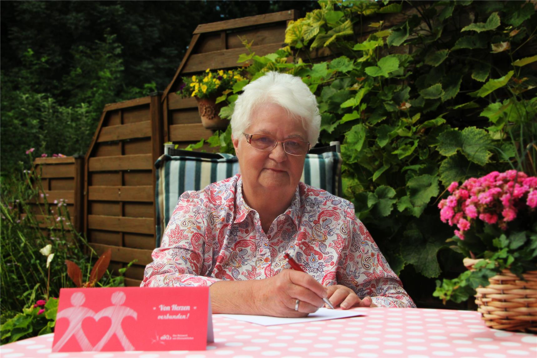 Hildegard Berger schrieb in der Corona-Krise 100 Menschen in ihrer Gemeinde persönlich an. 