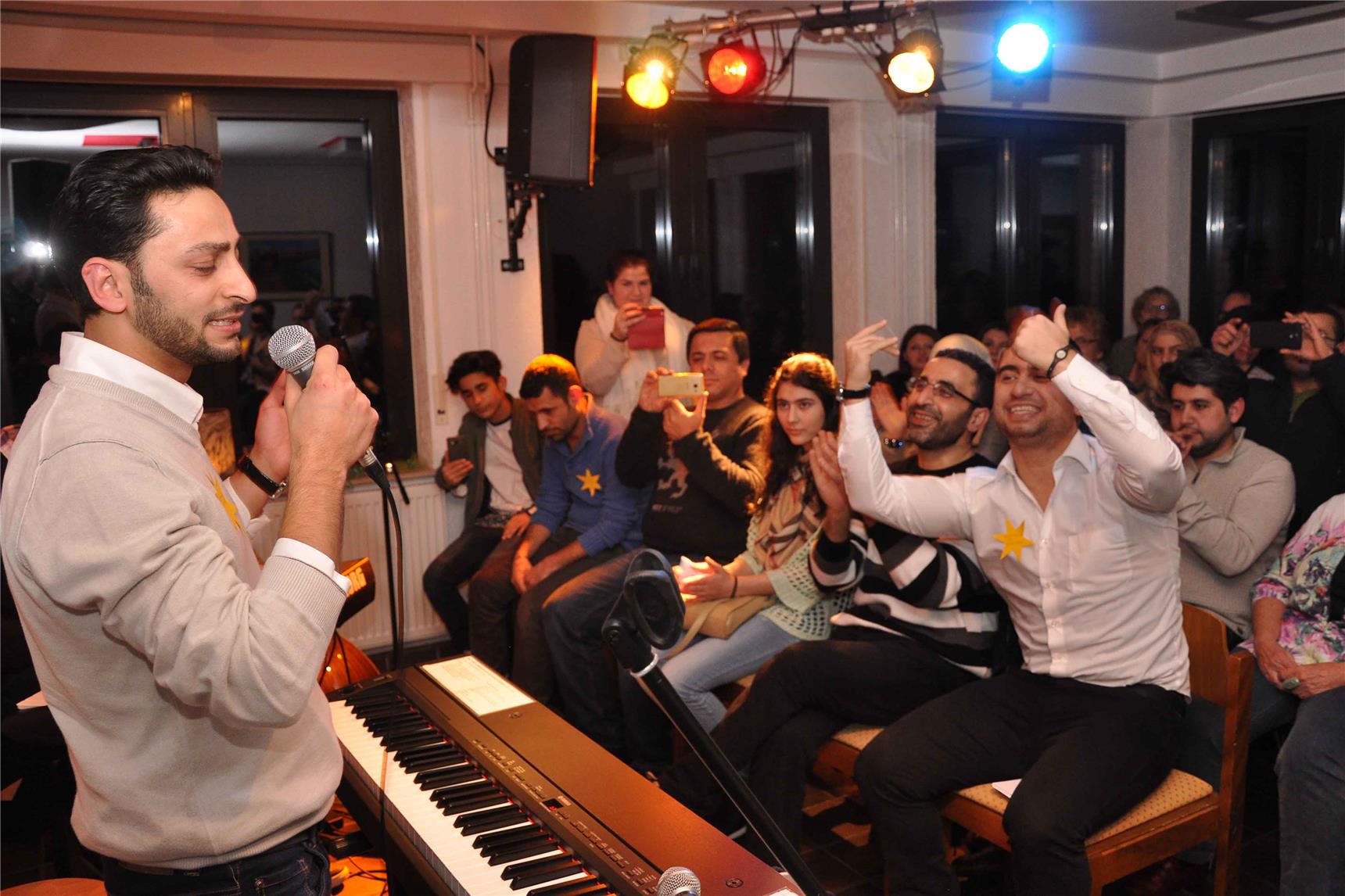 Stimmung pur gab es beim Programm „Flüchtlinge auf die Bühne“, das die Integrationsagentur des Caritasverbandes Witten organisiert hatte. 