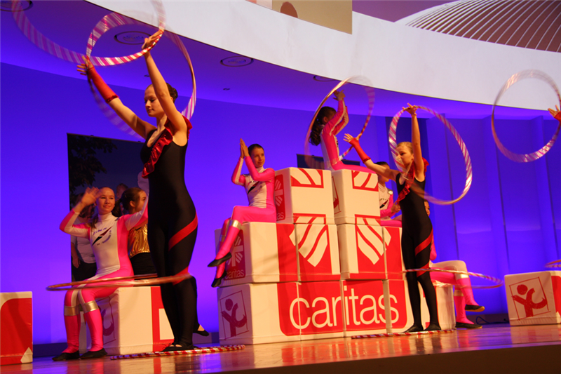 Akrobaten eines Kinder- und Jugendzirkus