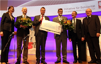 Caritaskongress 2013 - KKVD-Sozialpreis Preisträger auf Bühne