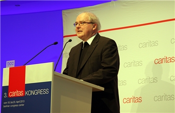 Caritaskongress 2013 - Generalvikar Theo Paul Redner auf Bühne