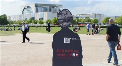 Pappfigur Langzeitarbeitslose vor Kanzleramt Pappfigur Langzeitarbeitslose vor Kanzleramt