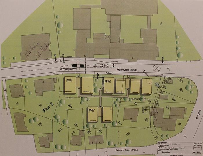 Wir blicken auf den Lageplan für die neuen Gebäude.