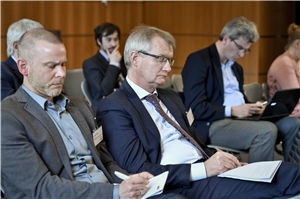 Gerechtigkeitslücke endlich schließen © Benjamin Pritzkuleit Personen auf einer Tagung die interessiert zuhören und mitschreiben