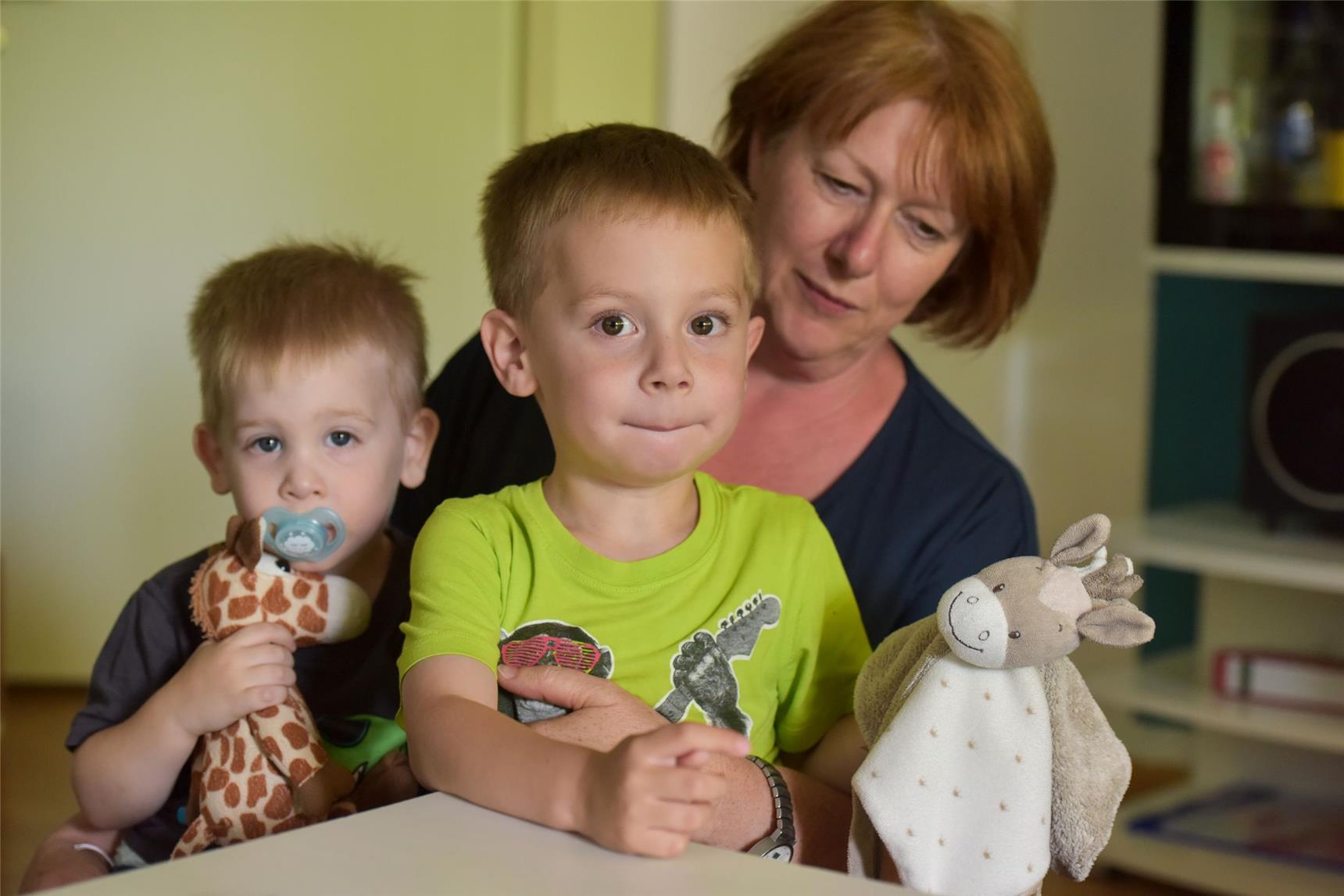 Kleinkinder mit Betreuerin