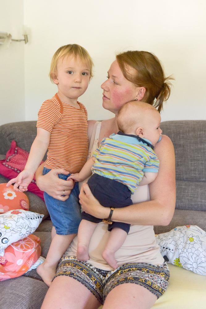 Mutter mit zwei Kindern