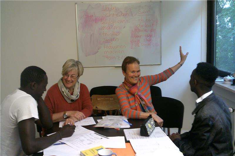 Ehrenamtliche geben Deutschunterricht