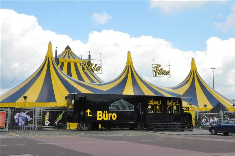 Flic Flac spendet Karten