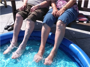 Fußbad gegen die Hitze