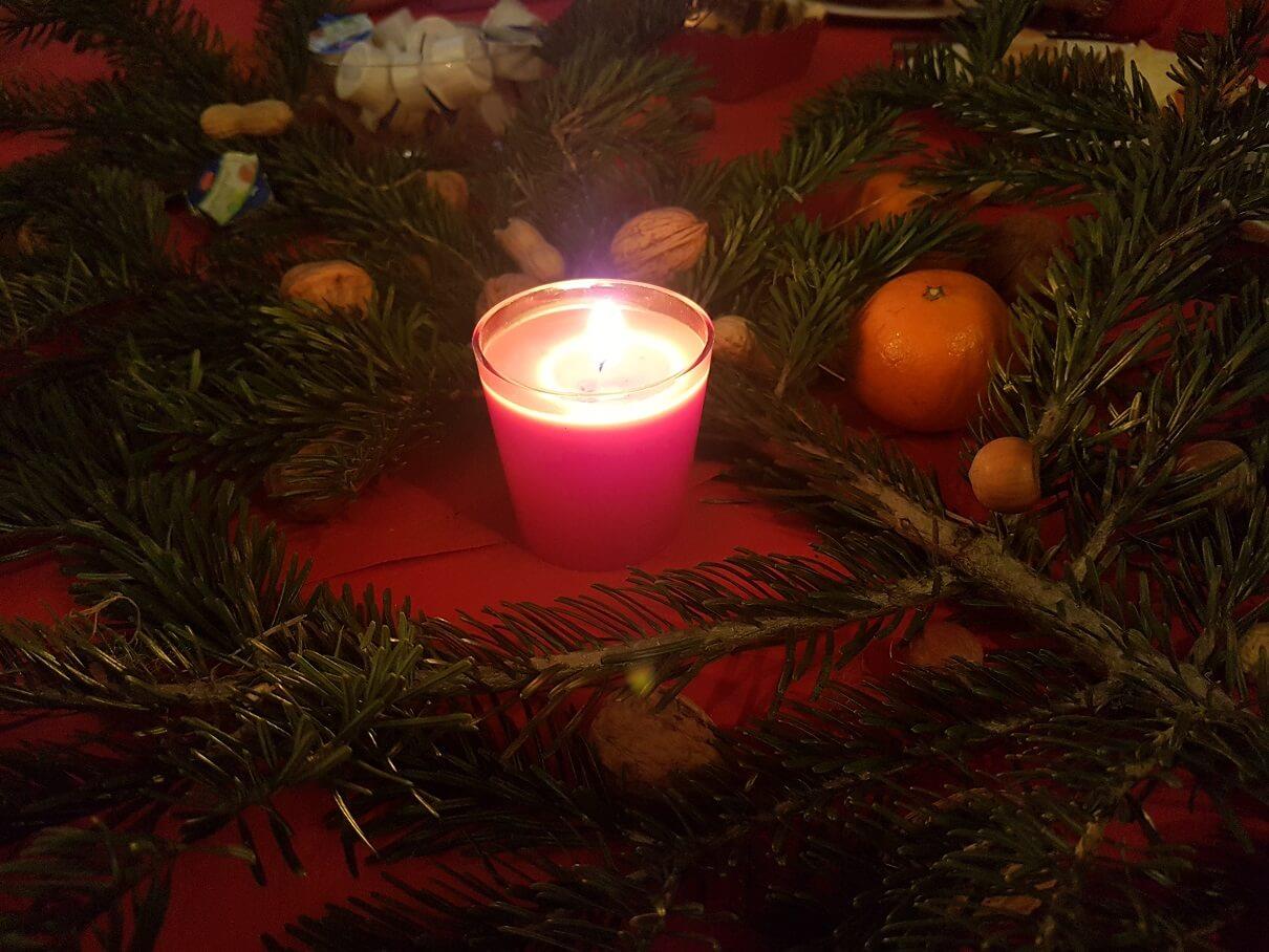 Weihnachtsfeier für Wohnungslose - Weihnachtliche Atmosphäre