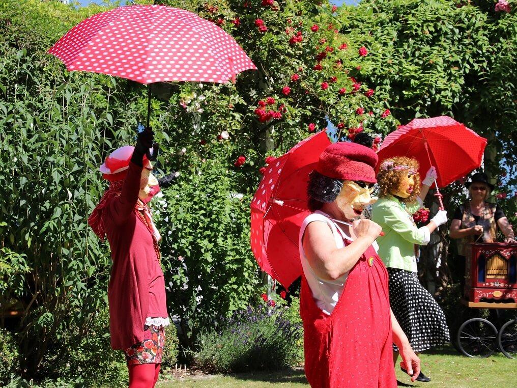 Maskentheater in St. Franziskus