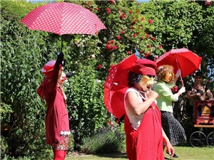 Maskentheater in St. Franziskus