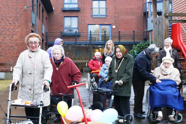 Bewohner des Altenpflegeheims St. Michael auf Kohlfahrt