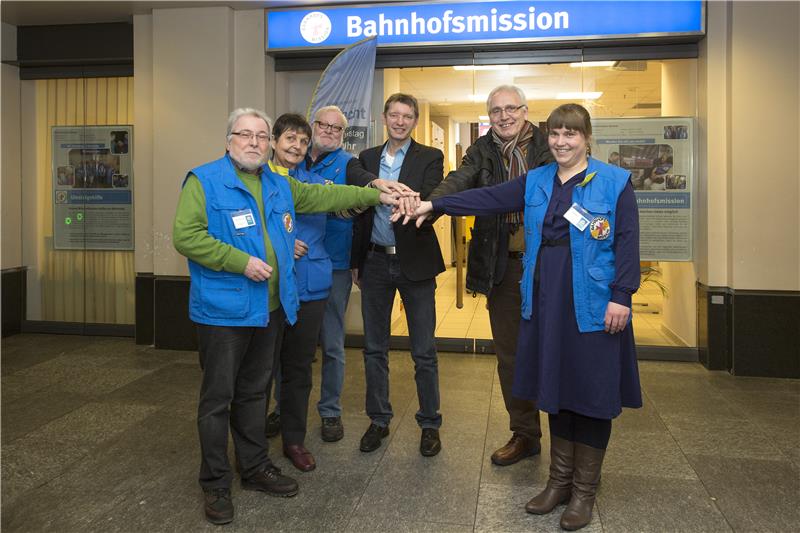 Airbus spendet an Bahnhofsmission