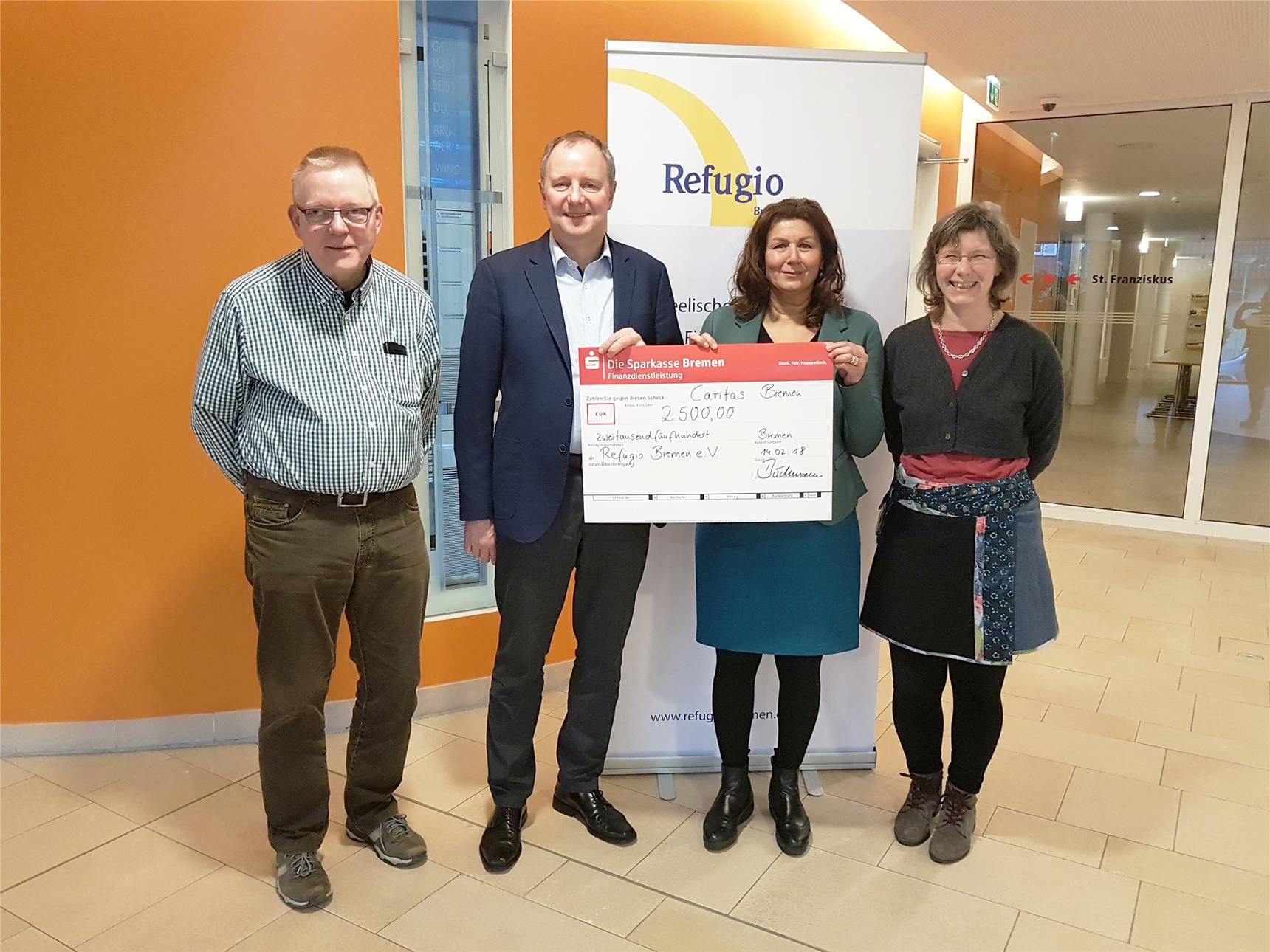 Spendenübergabe Refugio