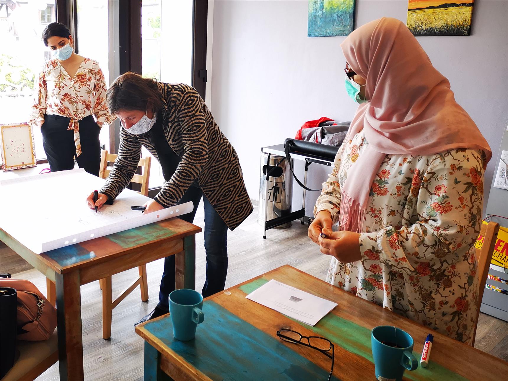 Migrantinnen beim Lernen