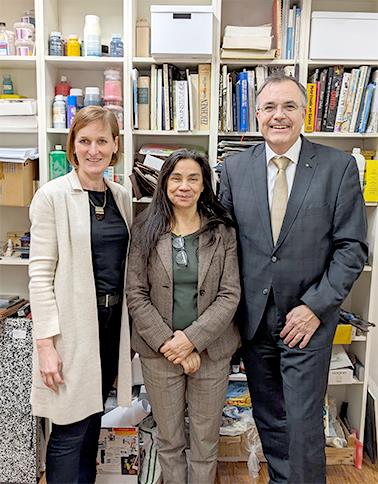 Engagement, das verbindet (v.l.n.re.): Susanne Willers (Vorständin Caritas Halle), Juliette Kohlberg und Prof. Dr. Henning Rossenau (Rotary Club Halle) 