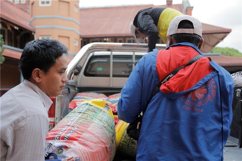 Das Bild zeigt zwei Männer.