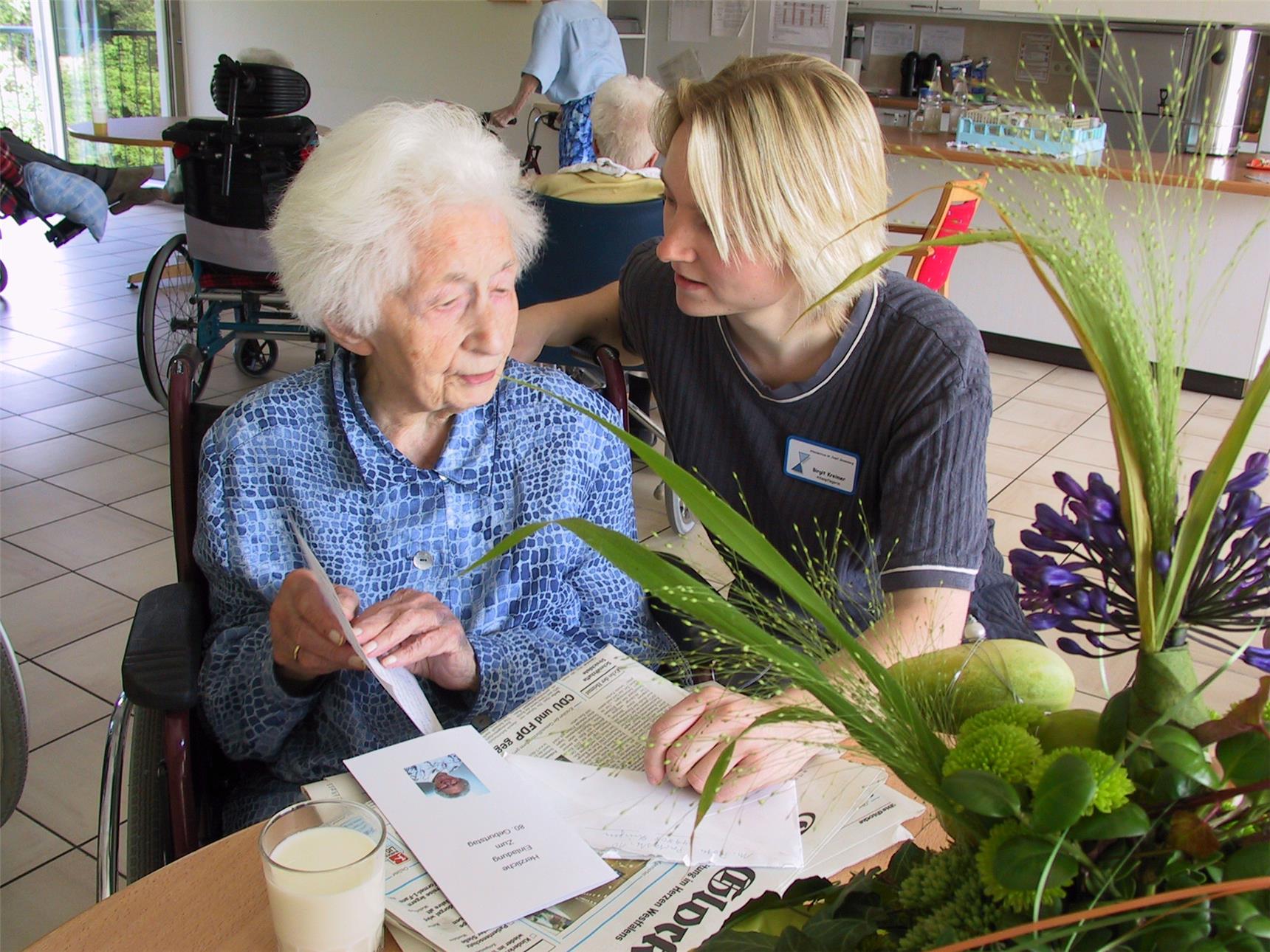 081-2017_Altenpflege-Ausbildung