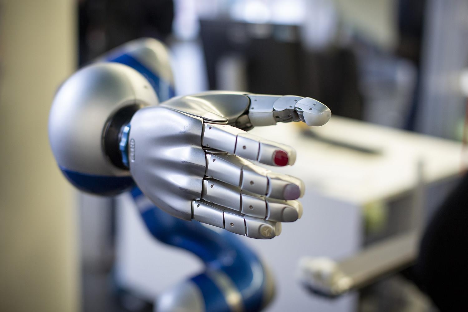 Ein Roboterarm auf dem Caritaskongress 2019