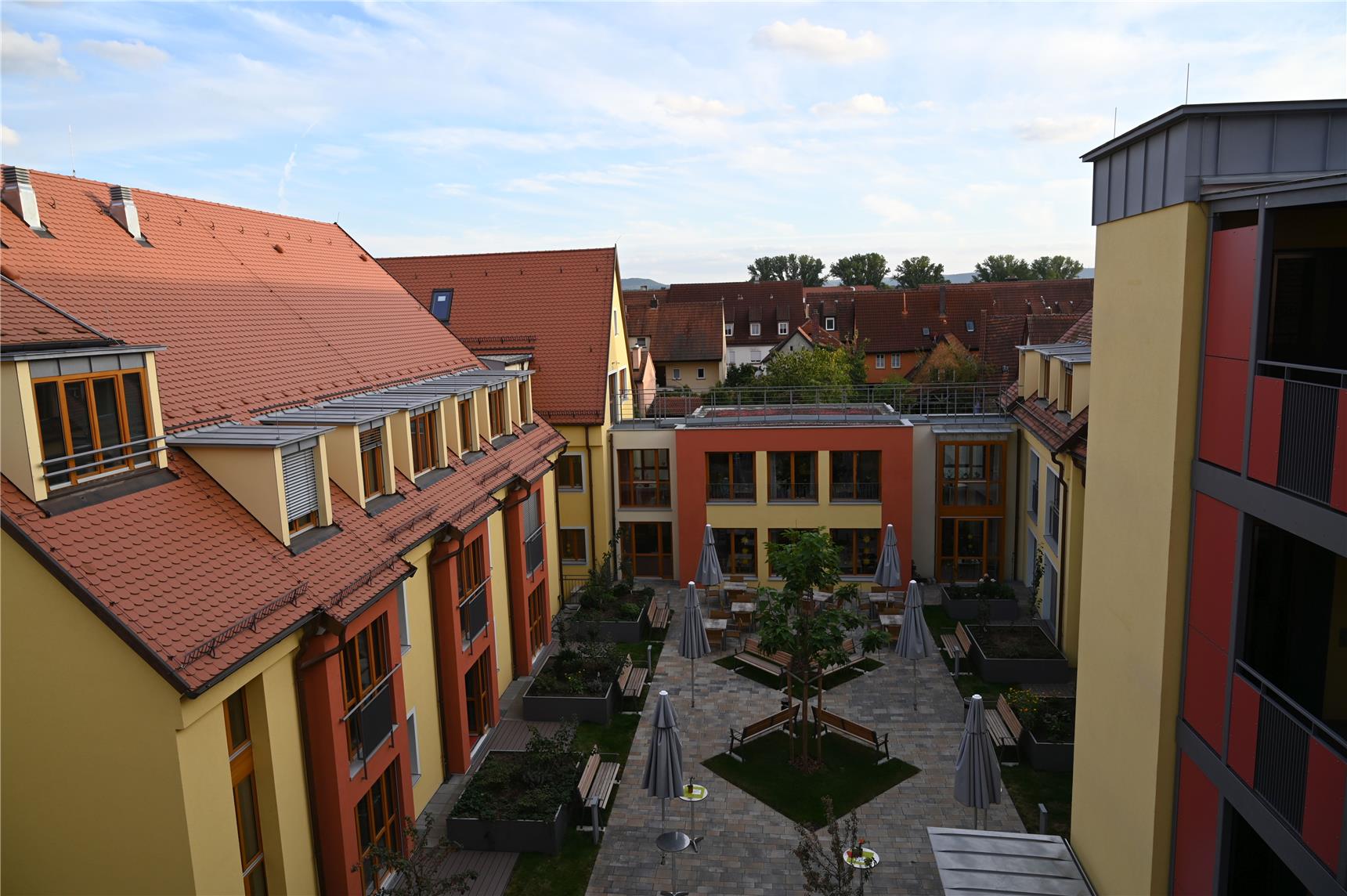Mehrere Gebäude einer Senioren-Einrichtung