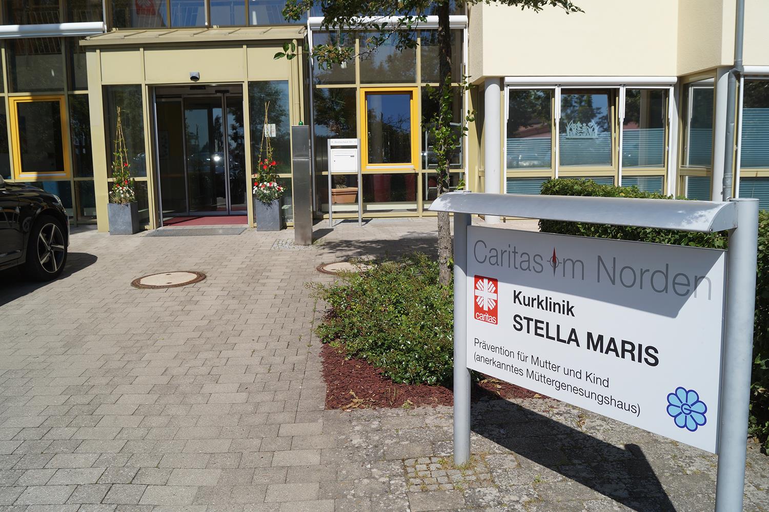 Eingang einer Kurklinik von außen