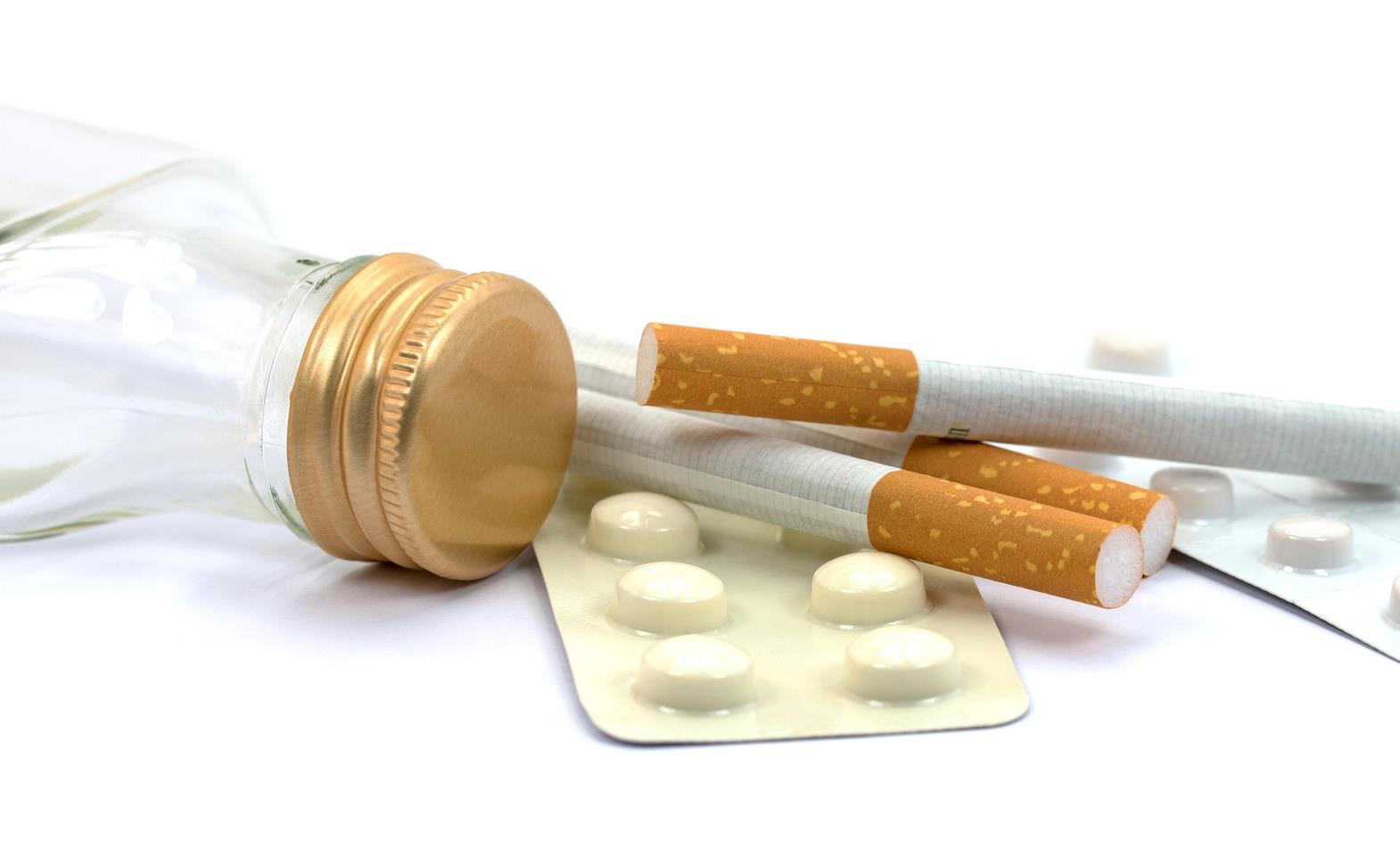 Suchtmittel Alkohol, Tabletten, Zigaretten