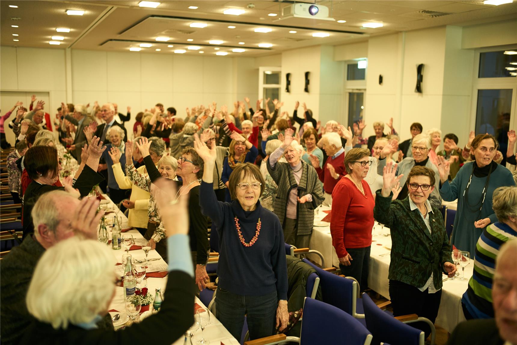 Ehrenamtliche der Caritas-Konferenzen beim Feiern