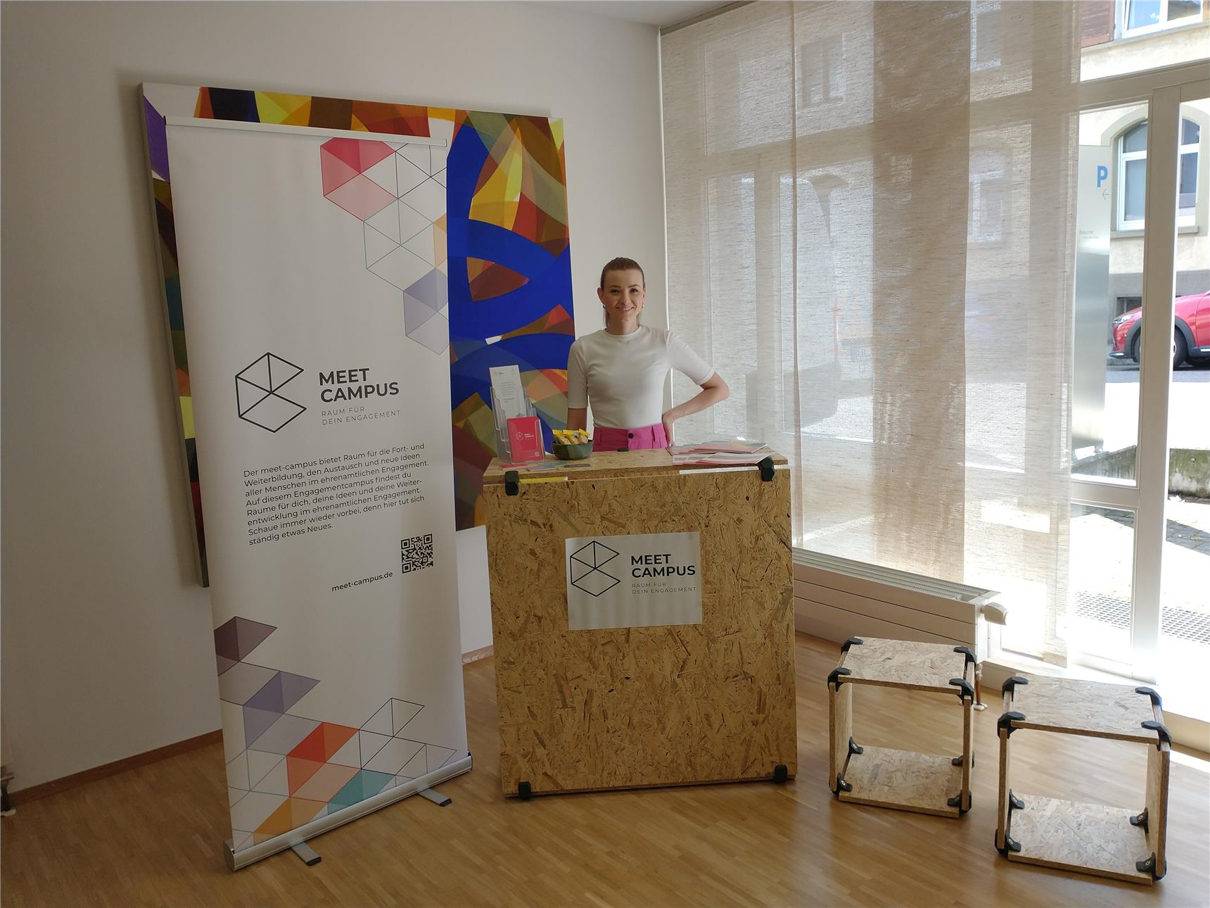 Mitarbeitende der CKD an Infostand