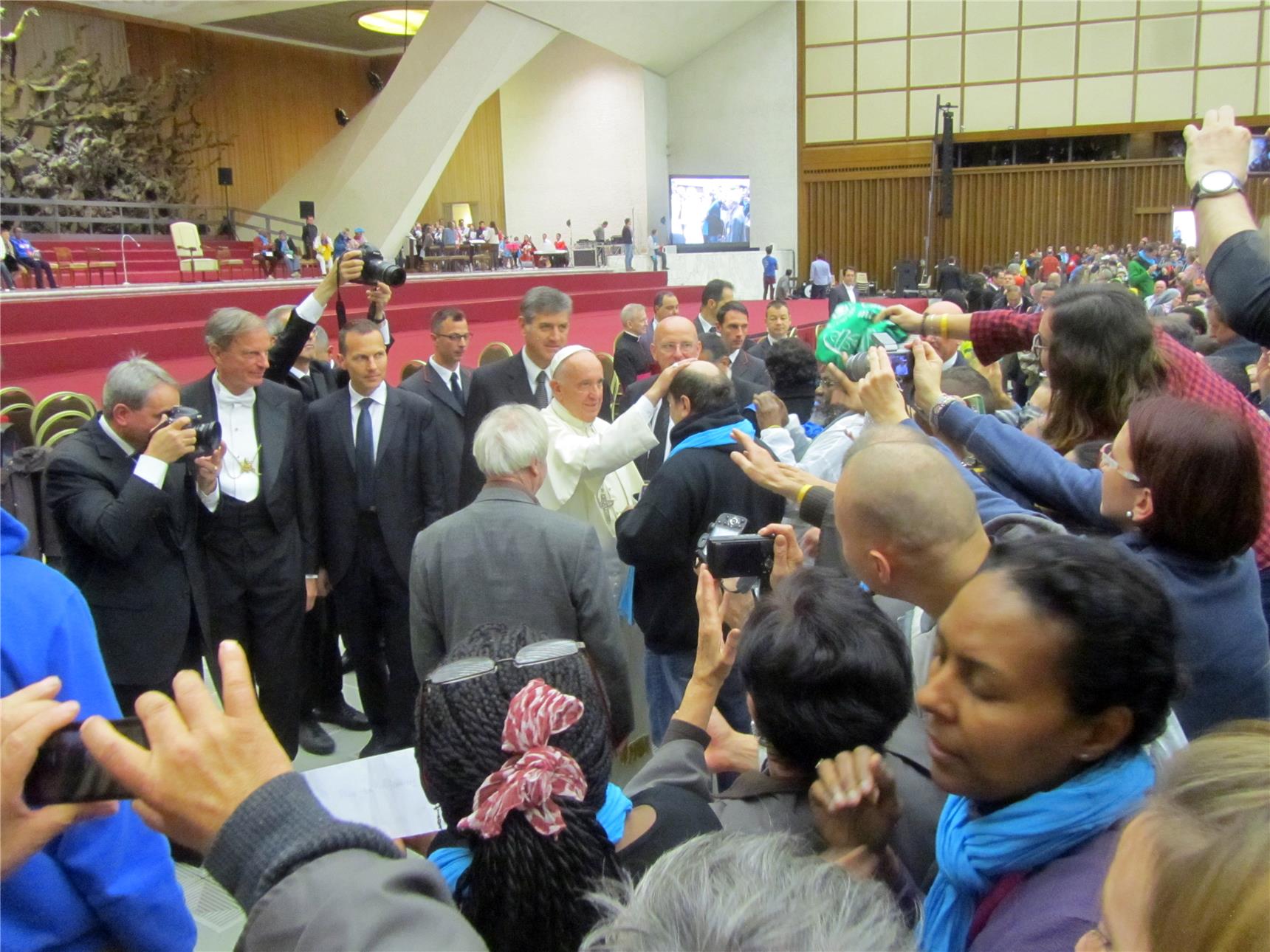 Menschen bei Papst-Audienz