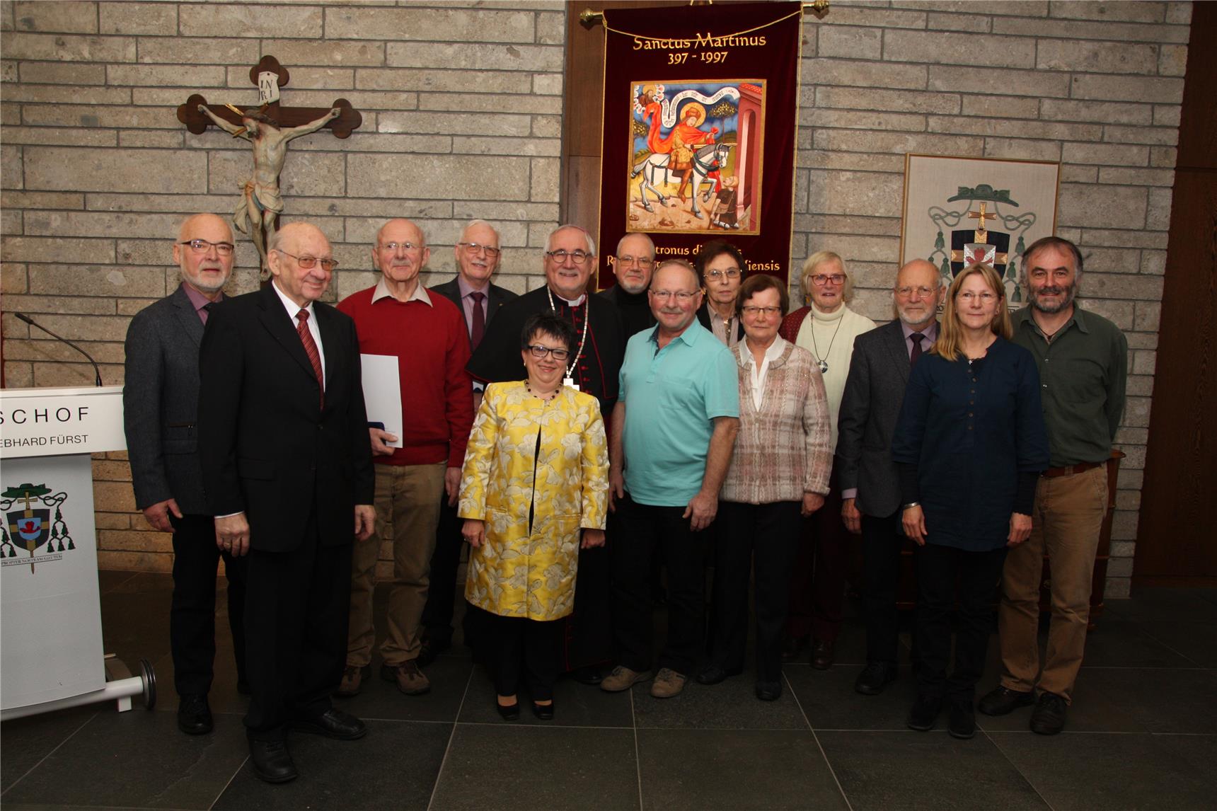 Bischof Dr. Gebhard Fürst zeichnet engagierte Katholiken mit der Martinusmedaille aus.