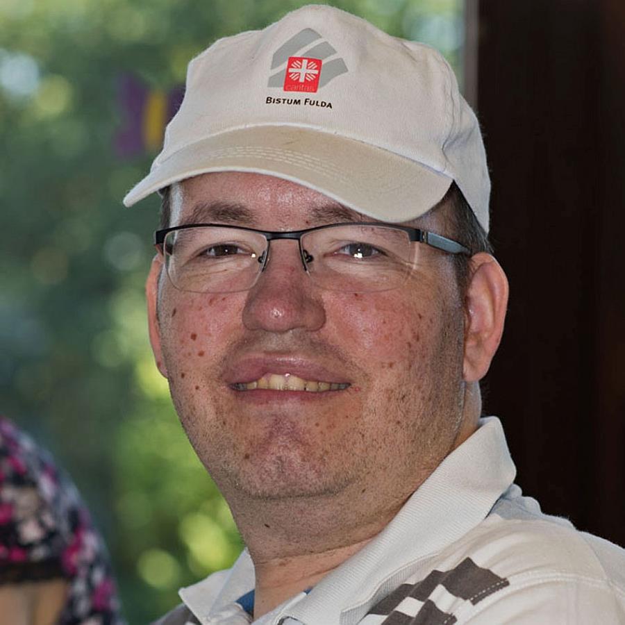 Wir sehen ein Porträtfoto von Mario Gerth