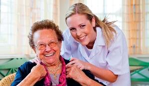 Betreute und Pflegerin