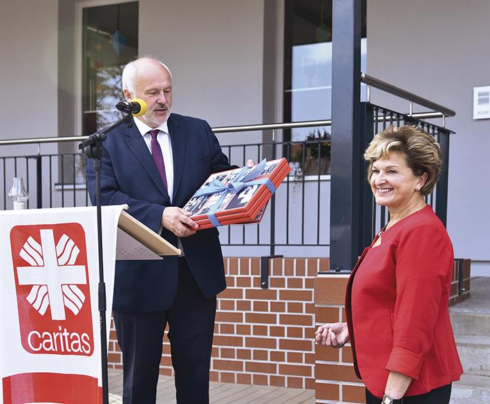 Bürgermeister Zenker und Pflegedienstleiterin Lachmann