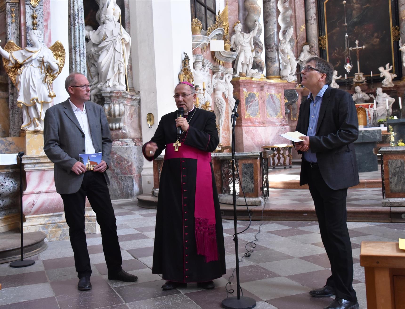 Matthias Frahnow, Bischof Ipolt und Dr. Peter Immer im Gespräch