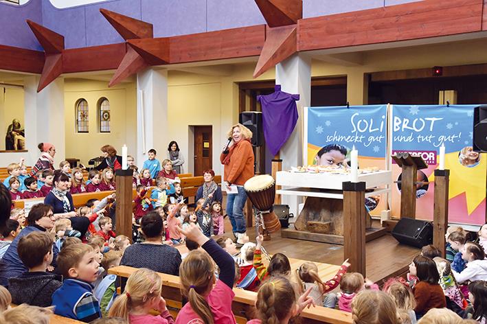 Trommelreise in Cottbus - Begrüßung durch Manuela Werner
