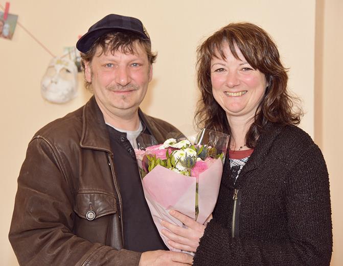 Thomas Pöschke verabschiedet sich von Rita Lehmann.