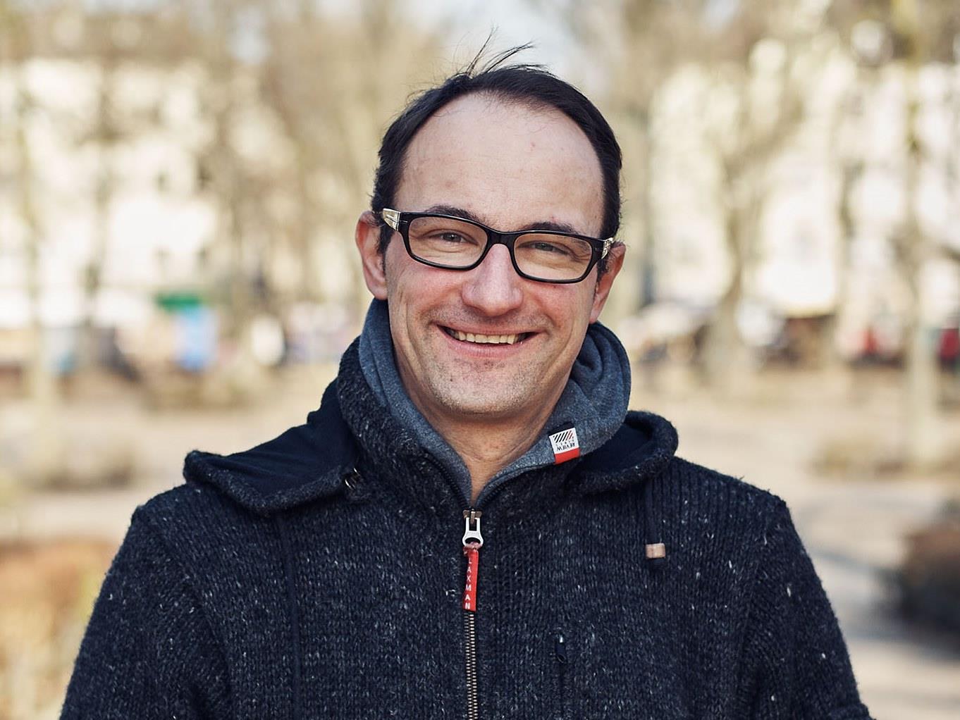 Daniel Schwarzmann ist seit drei Jahren Wohnunglosenseelsorger in Dortmund.