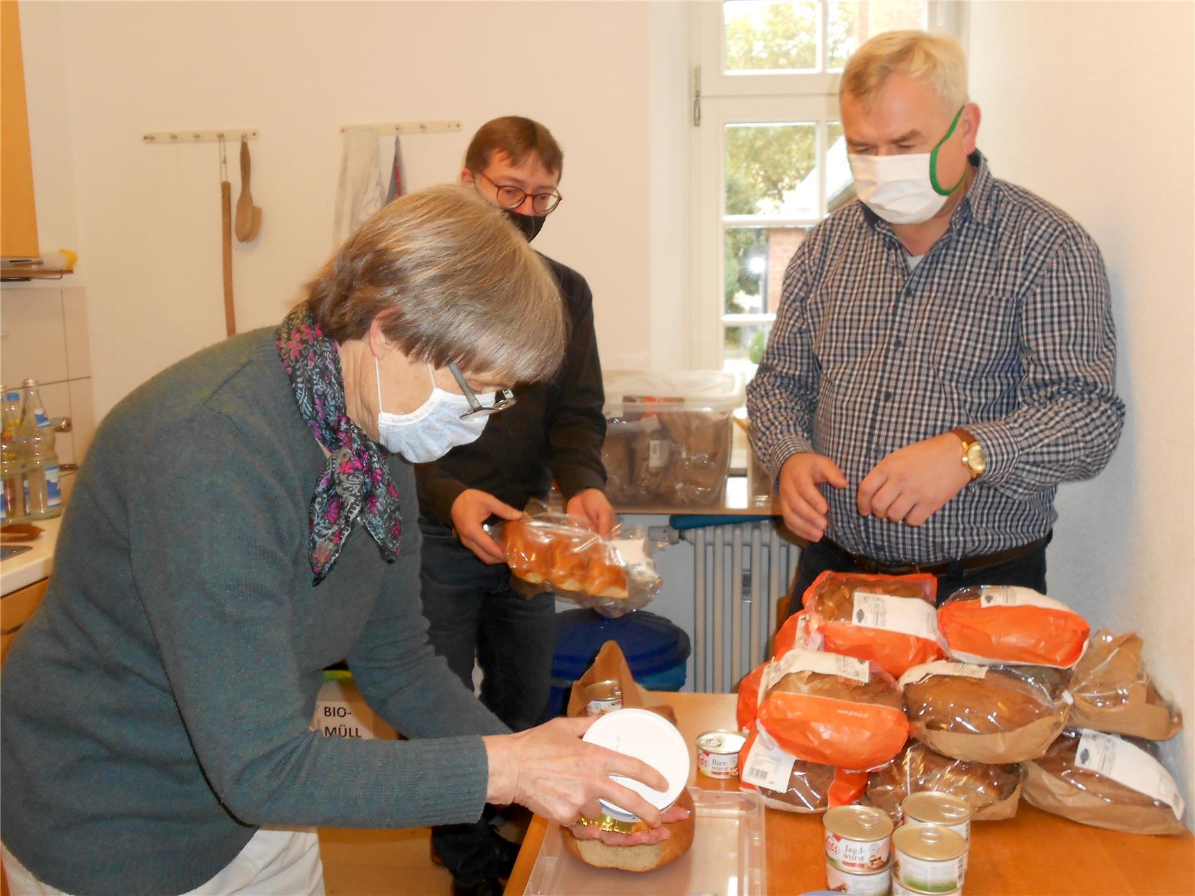 Brotausgabe in der Pfarrei Maria Schutz in Kaiserslautern