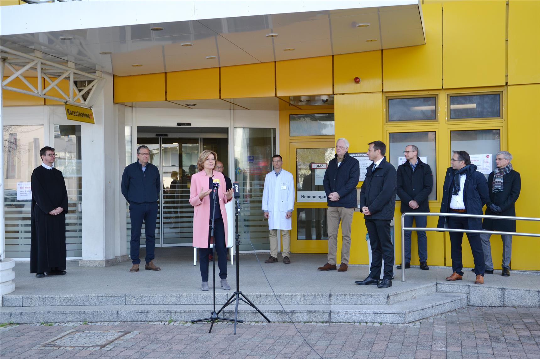 Ministerpräsidentin Malu Dreyer bedankt sich bei allen Mitarbeiterinnen und Mitarbeitern der Kliniken für ihr großes Engagement.
