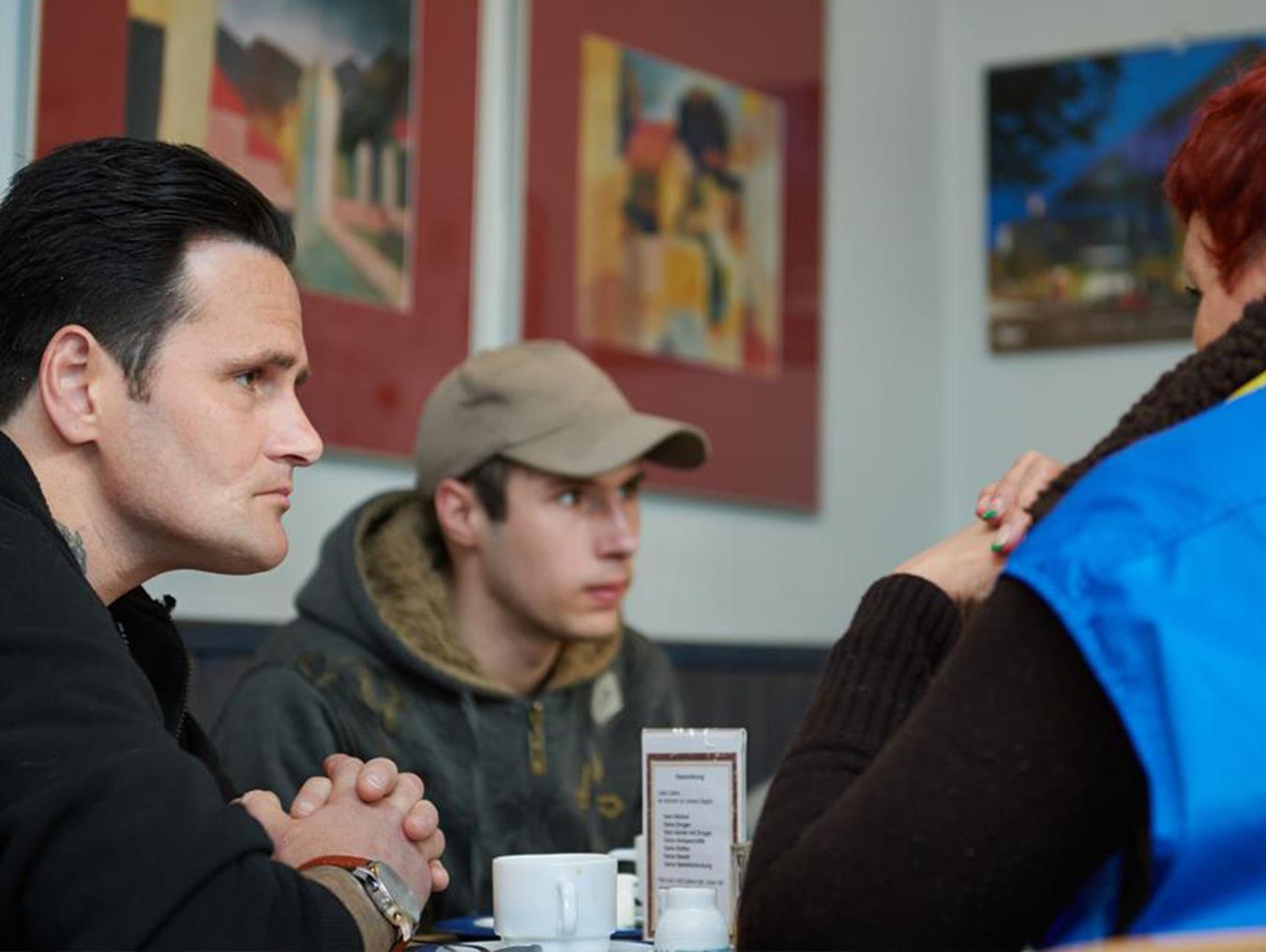 Gespräch in einer Bahnhofsmission