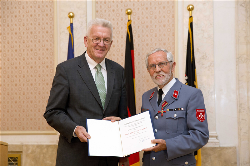 Winfried Kretschmann ehrt Gottfried Eckmann