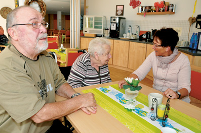 Wolfgang Seibold, Johanna Schlotter, Edith Scheffold im Café des Clarissenhofs 