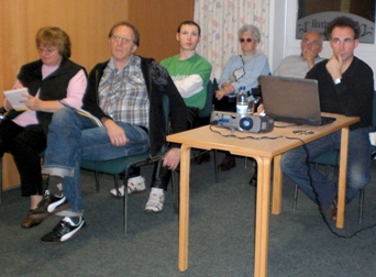 Ehrenamtliche Helfer in der Straffälligenhilfe beim Einführungskurs